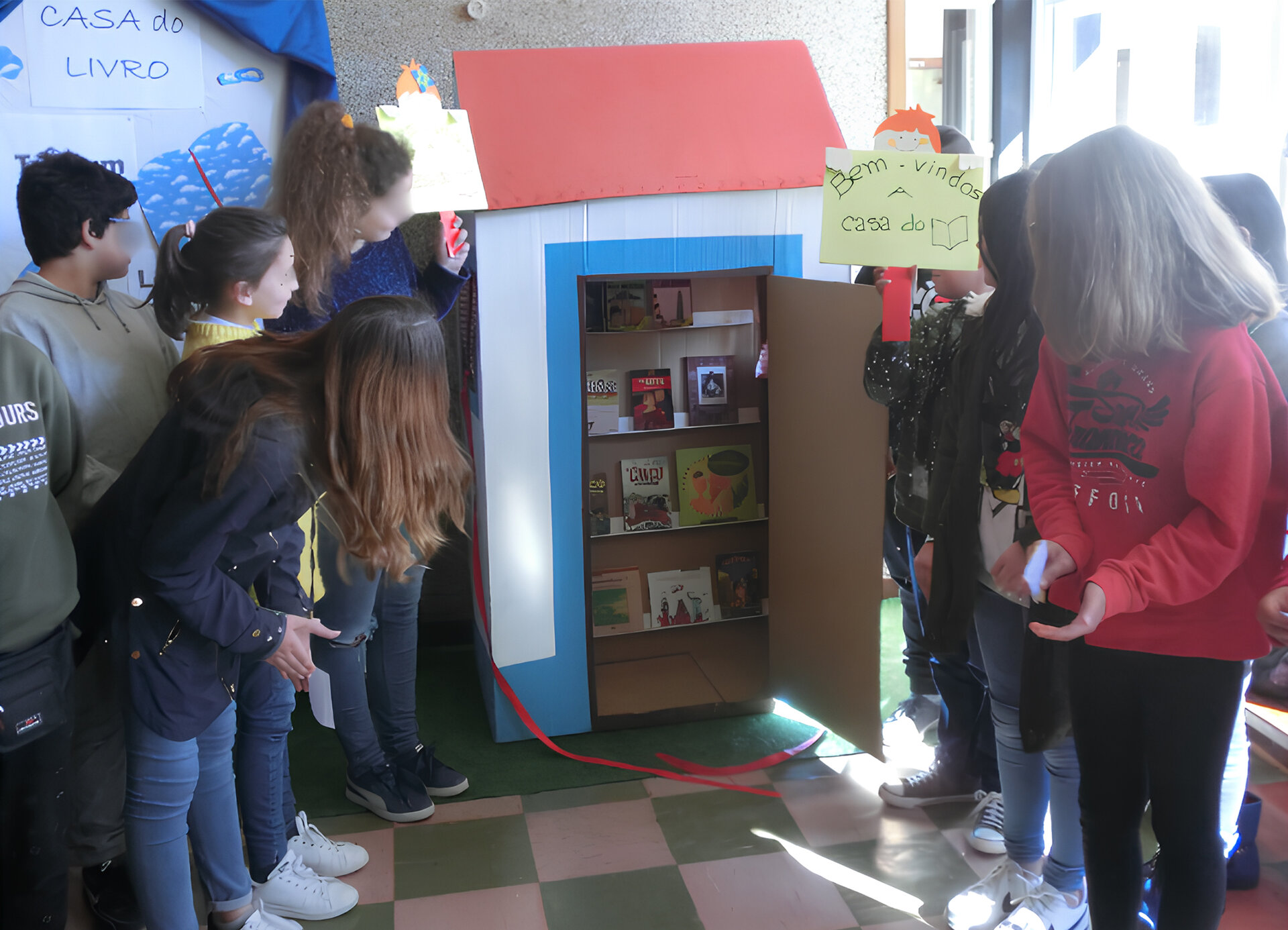 Alunos participando do evento de BookCrossing na escola